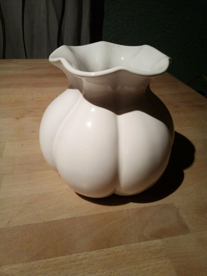 Vase weiß 901 drunter Höhe ca. 16 cm in Ebstorf