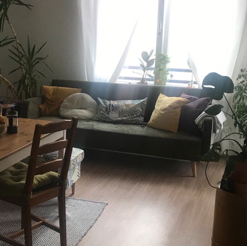 Couch Sofa grün / green Samt Optik Dreisitzer in Berlin