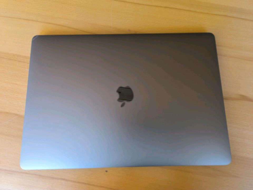 Macbook Pro 16 Zoll, Late 2019, i9 2,4 GHZ, 64GB Ram, 2TB SSD in Fürth