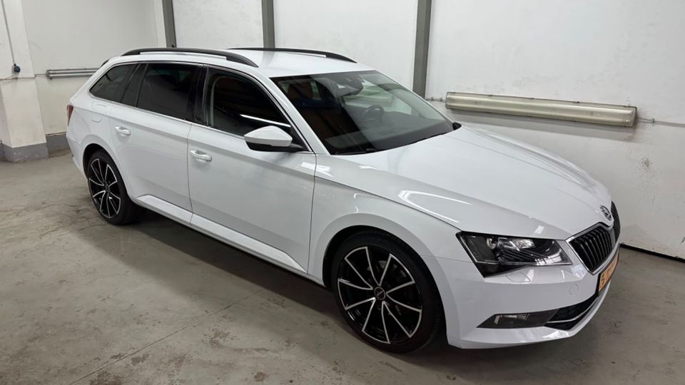 Skoda Superb 2.0 TDI DSG 4x4 Ambition Combi in Geretsried