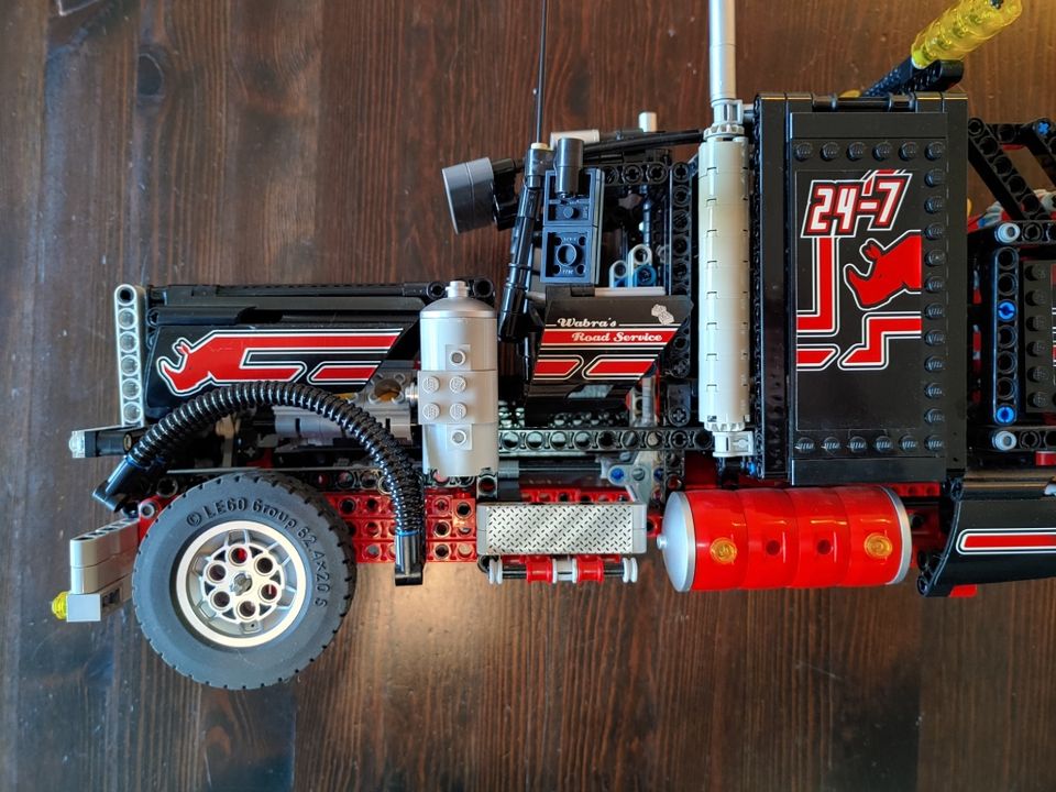 Lego Technik Set – Großer Schwarzer Abschlepptruck- 8285 in Grefrath