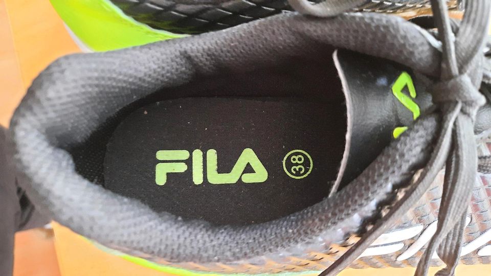 FILA Sport/Hallen Turnschuhe Gr. 38 in Welterod