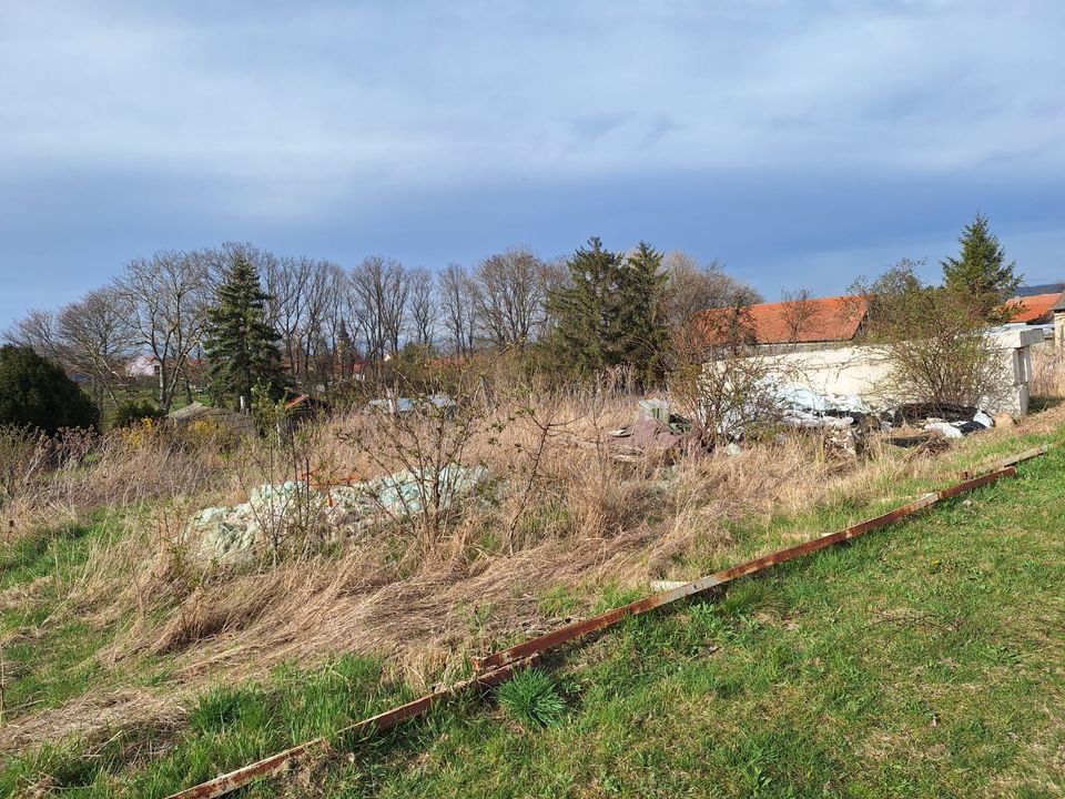 Baugrundstück mit Scheune und Gartenland in Utzberg