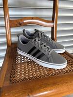 VS PACE 2.0 SCHUH Adidas grau nie getragen Gr. 9 1/2 US Köln - Ehrenfeld Vorschau