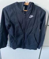 Sweatjacke Nike schwarz 128-137 Jacke Sweat Kapuze Berlin - Hohenschönhausen Vorschau