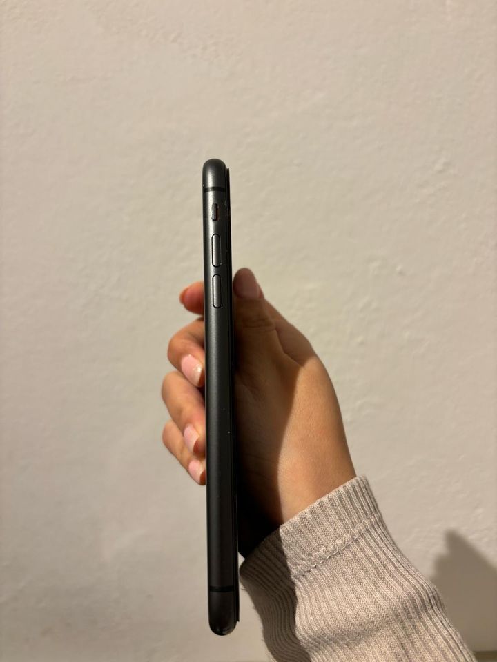 Iphone 11 / Schwarz 128 GB in Hannover