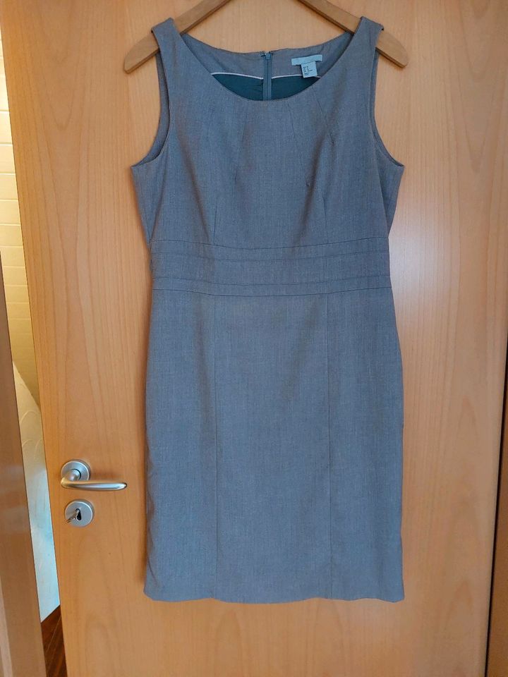 Elegantes Etui Kleid H&M Gr.42 grau Kleid in Northeim