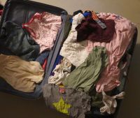 Koffer voller Kinder-Klamotten. Größe ca. 90 bis 128 Nordrhein-Westfalen - Wesseling Vorschau