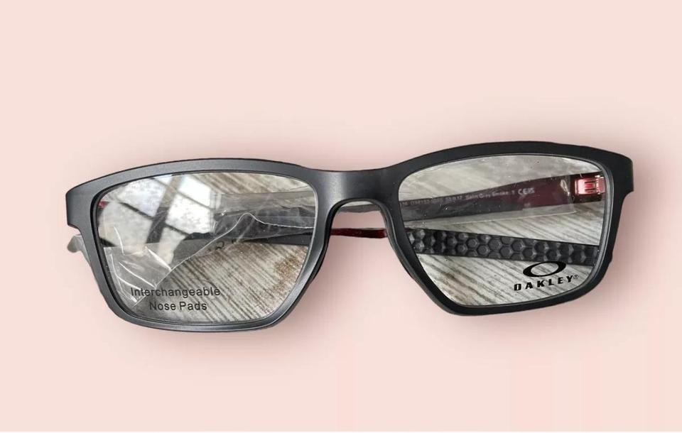 Oakley Herren Brillengestell Modell OX8153-05 Satin Grey Smoke in Bad Schwartau
