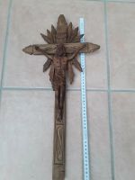 altes Holzkreuz, Kruzifix - Holz, handgeschnitzt, Schnitzerei Bayern - Großkarolinenfeld Vorschau