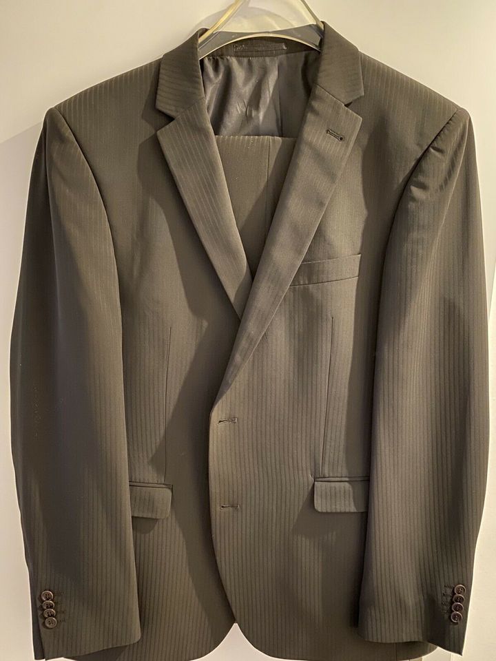Herren Anzug, zweiteilig, dunkelbraun, Gr.54 in Aachen