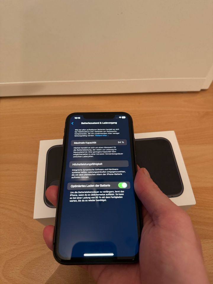 iPhone 11 64 GB 94% Akkukapazität in Hamburg