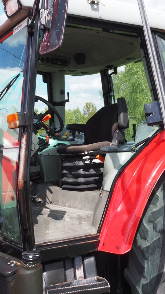 Massey Ferguson 5445 Traktor . Bj 2005 in Rothenburg