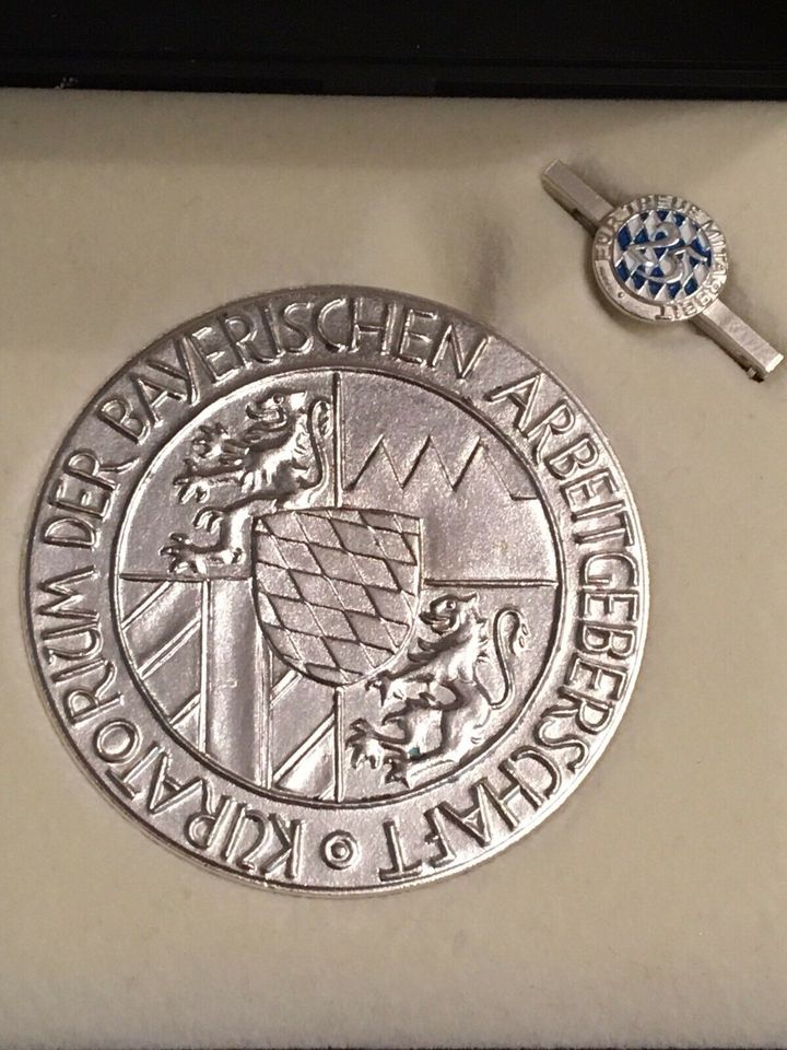 Medaille, Bayrische Arbeitgeberschaft, Silber in Höhenkirchen-Siegertsbrunn