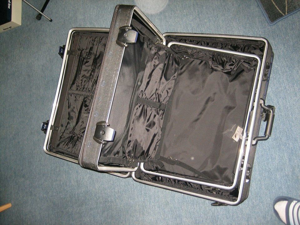 3 Teile Kofferset Stratic - 2 Koffer und eine Tasche in Neuss