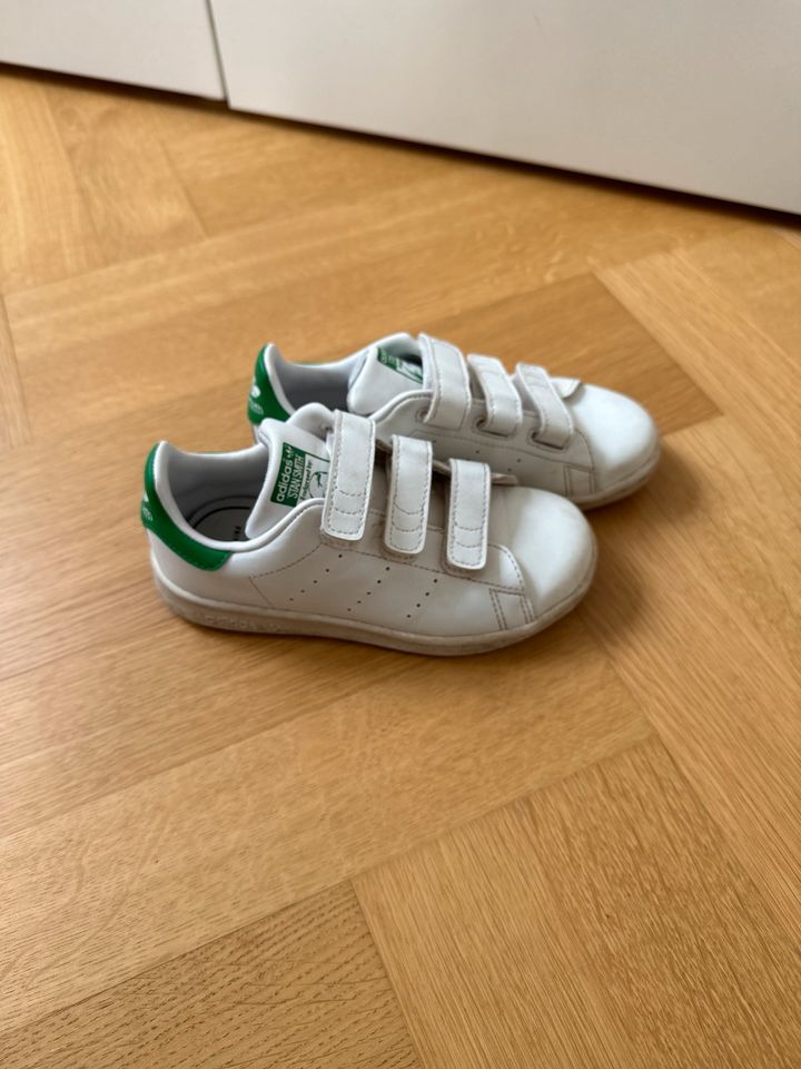 Adidas Schuhe „Stan Smith“, weiß/grün in Gr. 30 in Hamburg