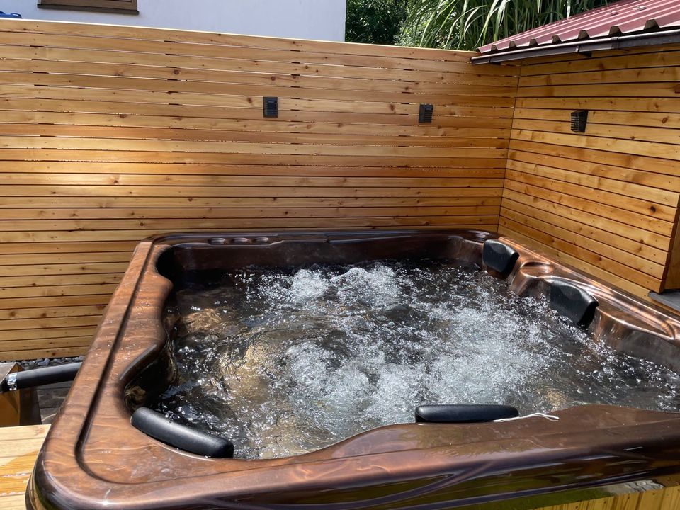 QUADRO Hot Tub Whirlpool 2,20m x 2,20m in Munderkingen