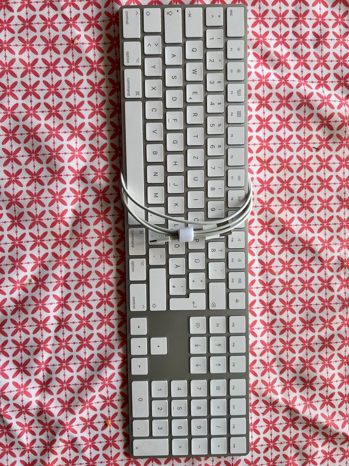 Apple MAGIC Tastatur Model A1843 Nummernblock in Hamburg