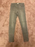 H&M Jeggings Jeans grau Gr. 36 Stretch Nordrhein-Westfalen - Nörvenich Vorschau