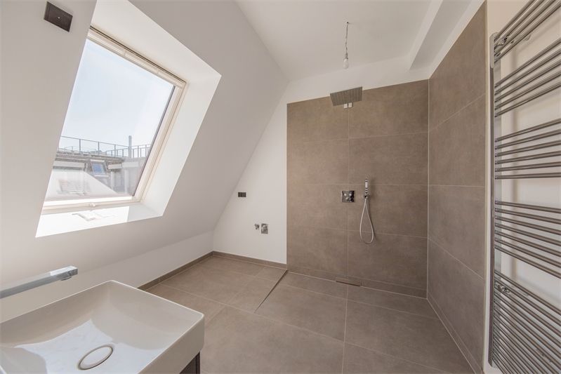 EXKLUSIVES 3 ZI.-PENTHOUSE mit DACHGARTEN & 360° VIEW in TOPMODERNISIERTEM ALTBAU -50M zur SPREE! in Berlin