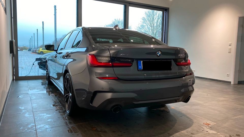 BMW 330D XDrive / M-Paket / 265PS / Laser / Lichtsens. / HeadUp in Burghaun