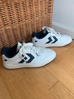 Hummel Sneaker Turnschuh weiß / blau Gr.40 neuwertig Neuhausen-Nymphenburg - Neuhausen Vorschau