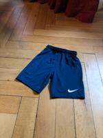 Nike Shorts Kinder navy Größe 128 - 137 Berlin - Wilmersdorf Vorschau