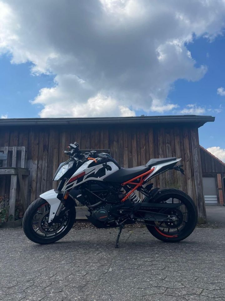 KTM Duke 125 1. Hand, 10/2020 weiss in Nordstemmen