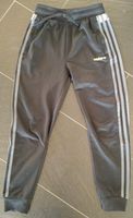 Adidas Trainingshose Jogging Sport Hose schwarz Größe 152 Neuwert Bayern - Grettstadt Vorschau