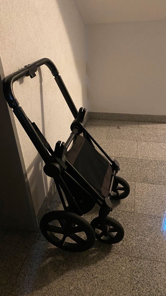 CYBEX Platinum PRIAM Kinderwagen - Butterfly wie neu.NP 1.500,00! in Frankfurt am Main