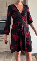 Schönes schwarzes Kleid mit roten Blüten Saarland - Quierschied Vorschau