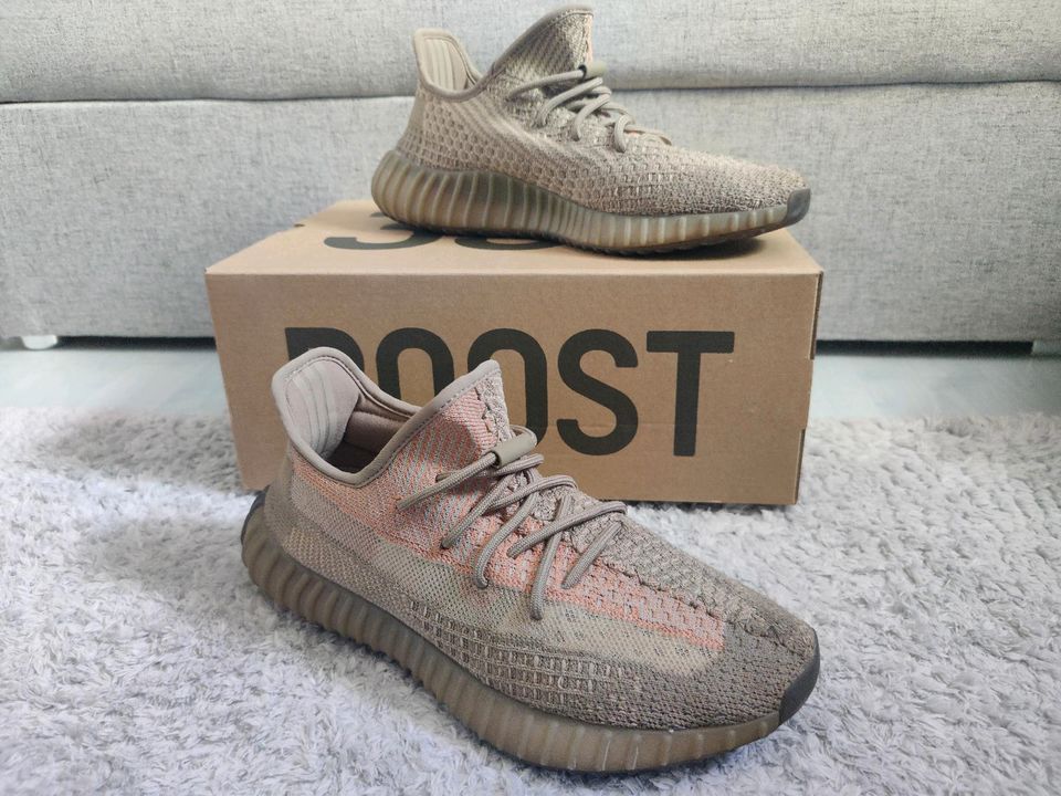 Yeezy Boost 350 V2 taupe sand Gr. 42 1/3 | US 9 in Löhne