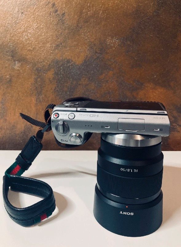 Sony Nex5N Silber Gehäuse mit Objektive Sony 50mm in Wolfsburg