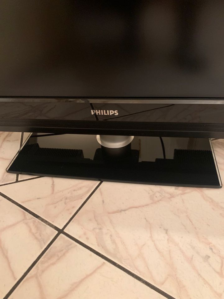 Fernseher Philips Diagonale 80 cm in Bad Schönborn