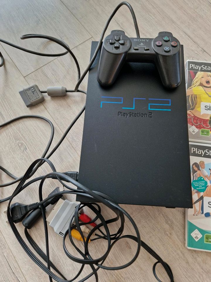 Playstation 2 mit Spielen und Mikrophonen in Namborn