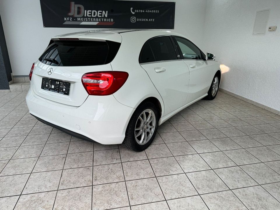 Mercedes-Benz A 180  BlueEfficiency PDC-NAVI-KLIMA-XENON in Idar-Oberstein