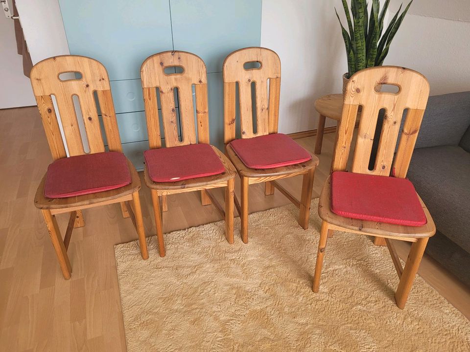 Set aus 4 Holzstühlen in Hamburg