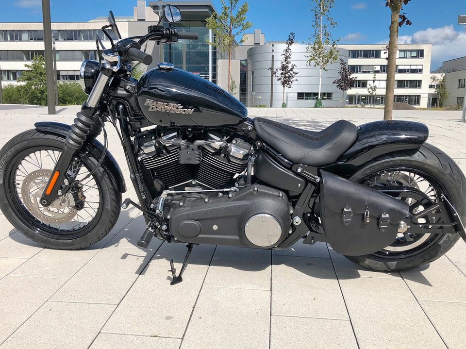 Schwingentasche für Harley Softail Breakout Street Bob Fat Boy ua in Königheim