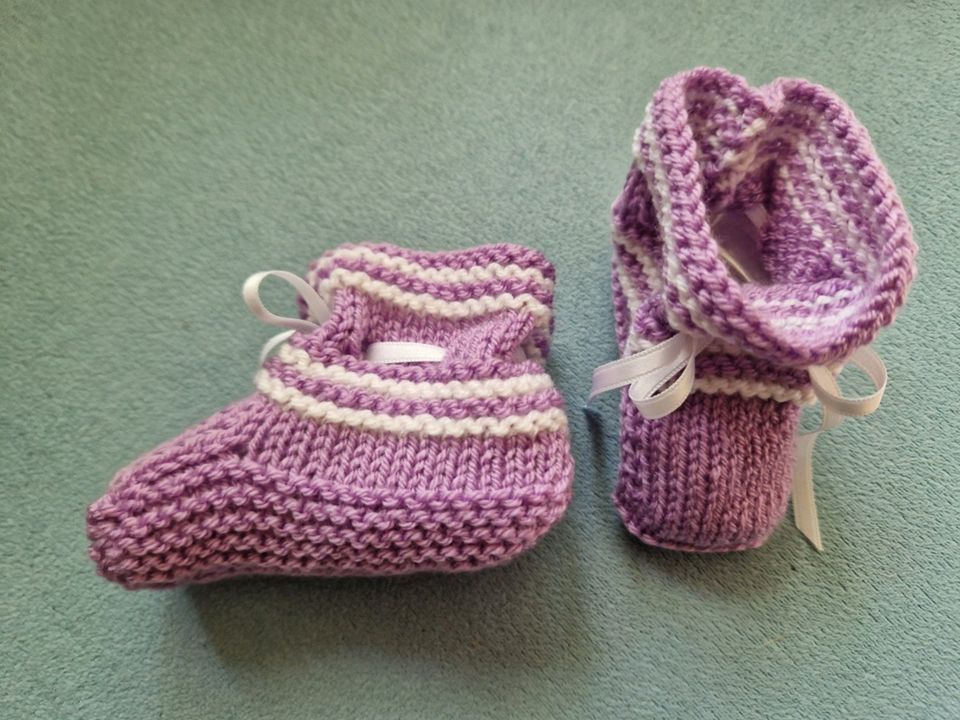 Kuschelweiche Baby Schuhe selbstgestrickt in Pirmasens