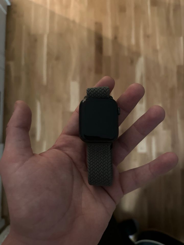Apple Watch SE 44mm in Berlin