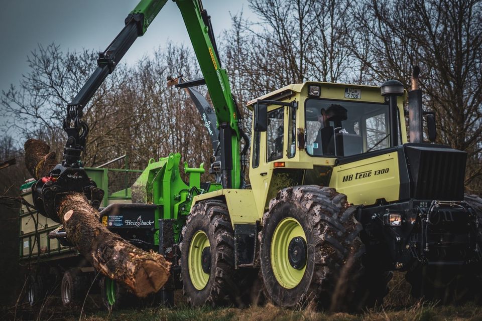 Lohnhacken Hackschnizel Hacker Holz Häckseln in Leese