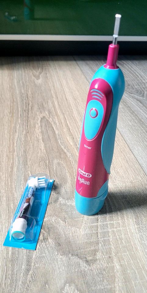 Oral-B elektronische Kinderzahnbürste inkl Bürstenkopf in Köln