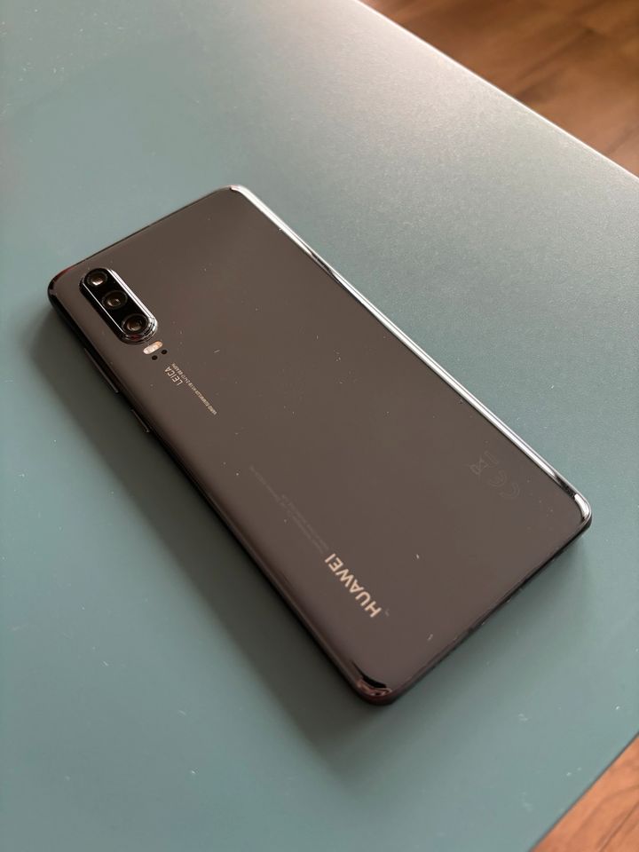 HUAWEI P30 | schwarz | Smartphone in Frankfurt am Main