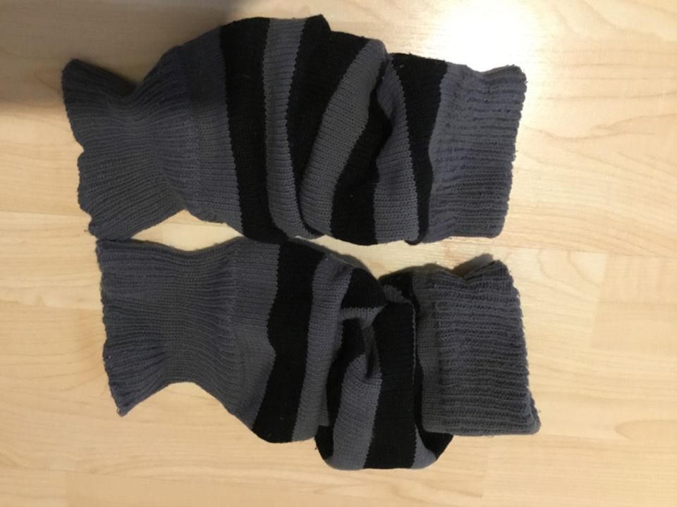 Modischer Look / Stülpen in Farbton Schwarz-Grau aus Baumwolle in Engen