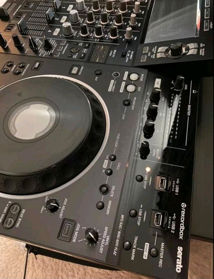 Pioneer DJ XDJ-XZ Neues Set + Tasche in Braunschweig