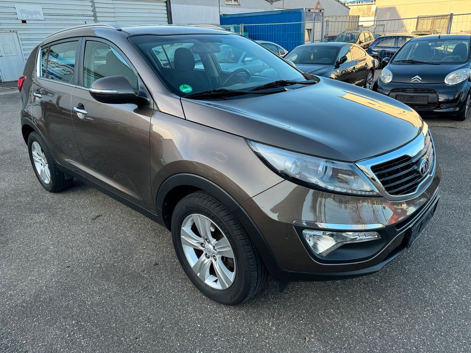 Kia Sportage 1.6 Benzin ,TÜV Neue,8Fach Bereift in Eggenstein-Leopoldshafen