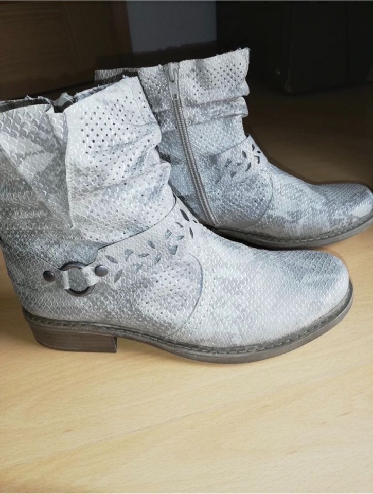 Neue Stiefeletten von Tamaris in Marburg