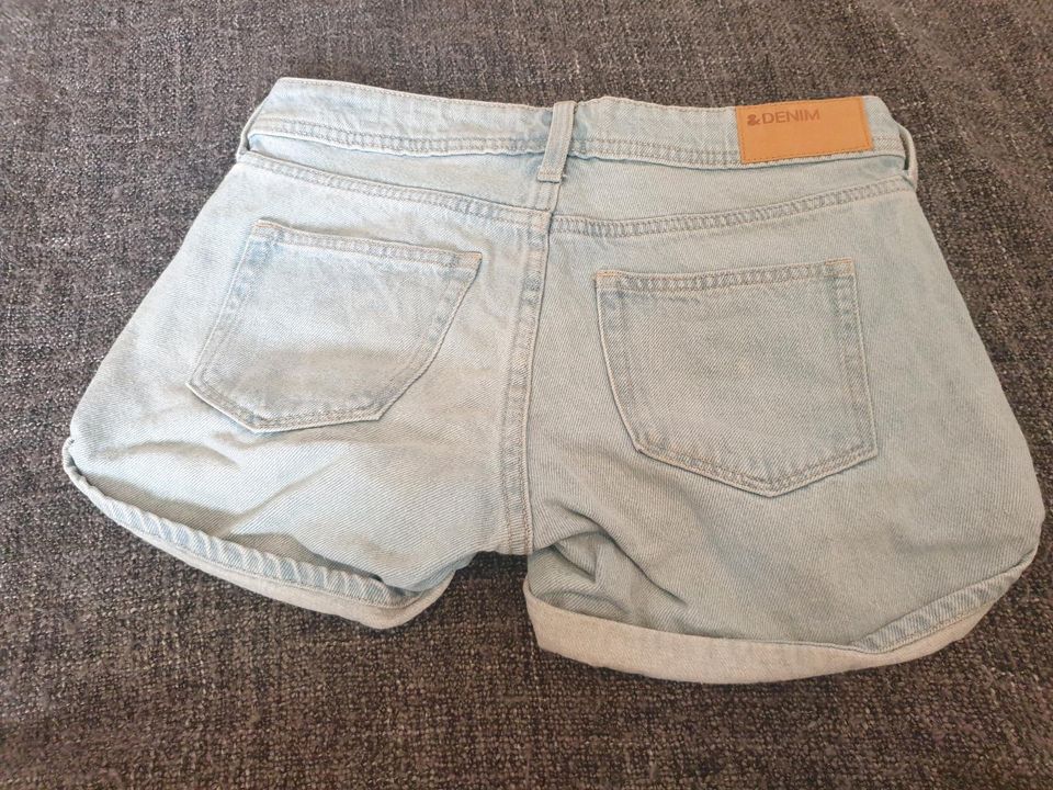 Hellblaue H&M Shorts Jeans gr 34 S Denim pants Jeanshose in Berlin