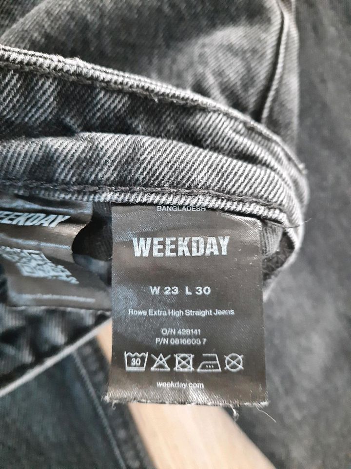 Weekday Rowe Extra High Straight Jeans ❤ Gr. 23/30 in Rülzheim