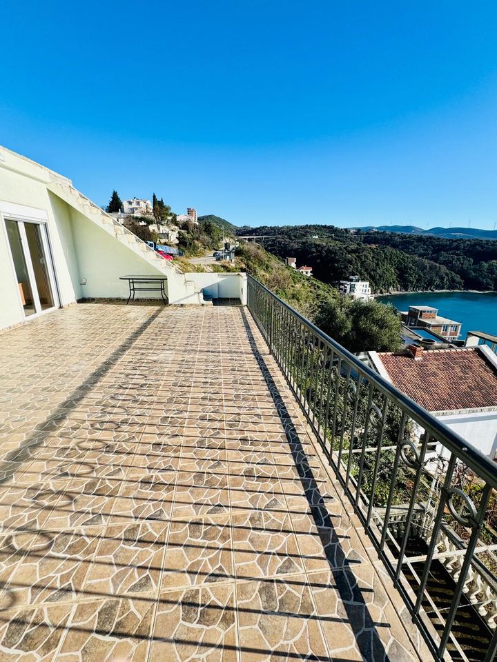 Haus mit wunderschönem Meerblick in Dobra Voda, Montenegro in Berlin